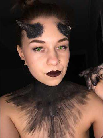 Former Ung Student To Learn From Master Movie Makeup Artists